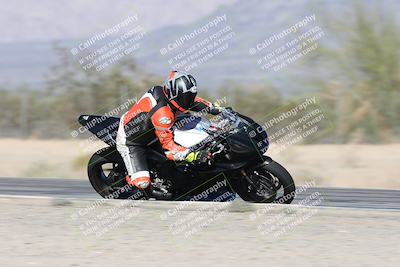 media/Dec-01-2025-Moto Forza (Mon) [[2daa91e15f]]/3-Beginner Group/Session 2 (Turn 7 Inside Pans)/